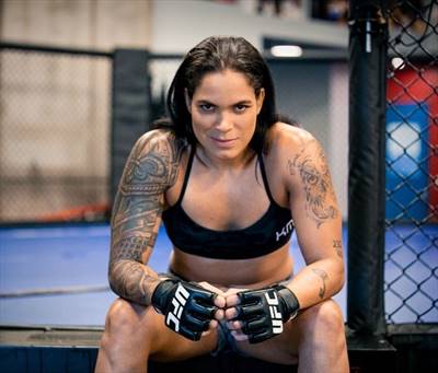 Amanda Nunes IG Post - @kagedmusclesupps Photo by:@leeekz Chosen by...