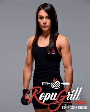 Alexa Grasso IG Post - NUEVO GI MOYA x Hello Kitty Pronto a la vent...