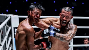 WHAT A SCRAP! Black Panther ???? vs. Diego Paez ???????? | Muay Thai Full Fight