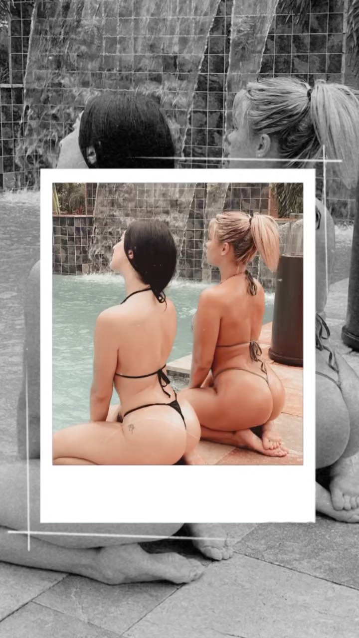 Paige VanZant IG Post - Two butts are better than one 🍑🤣 Like if ...